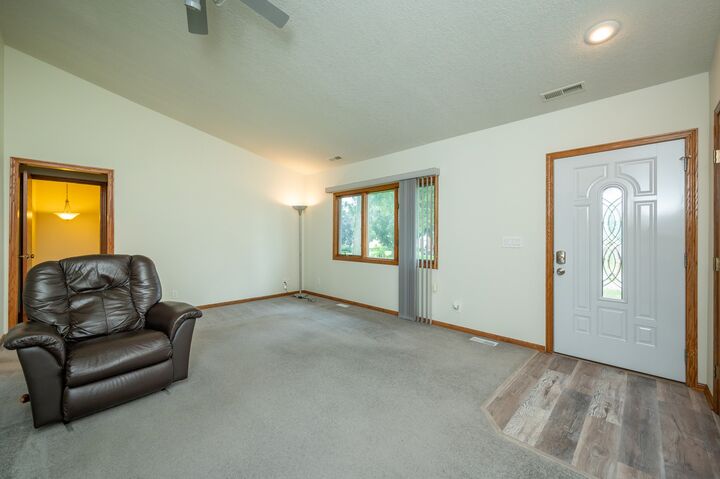Property Photo:  420 NE 141st Place  IA 50007 