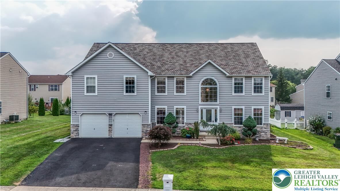 Property Photo:  1692 Windmill Lane  PA 18031 