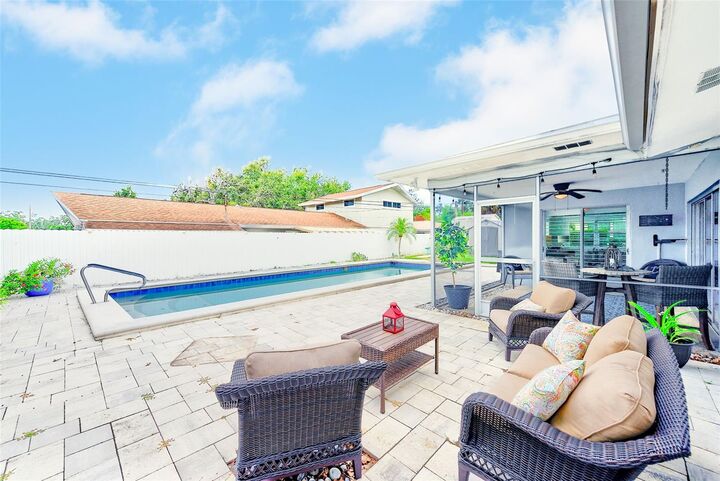 Property Photo:  1847 Oak Lake Drive  FL 33764 