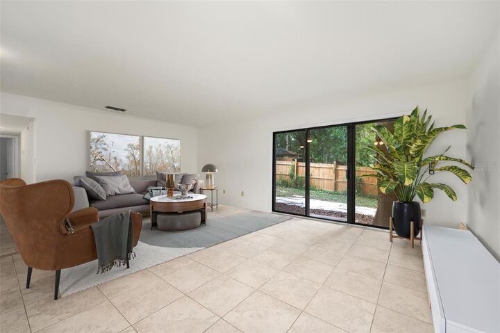 Property Photo:  102 NW 27th Terrace  FL 32607 