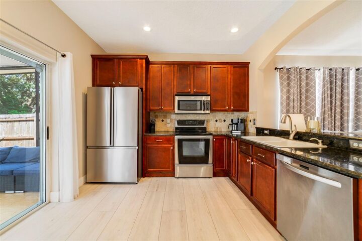 Property Photo: 12727 Woodbury Oaks Drive FL 32828