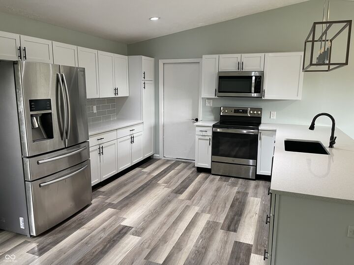 Property Photo: 91 Meadow Creek Boulevard IN 46184