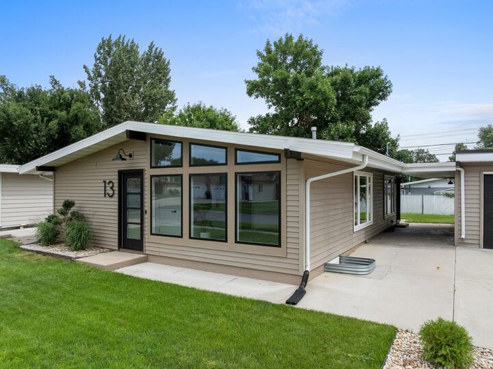 Property Photo: 13 25th St SW ND 58701