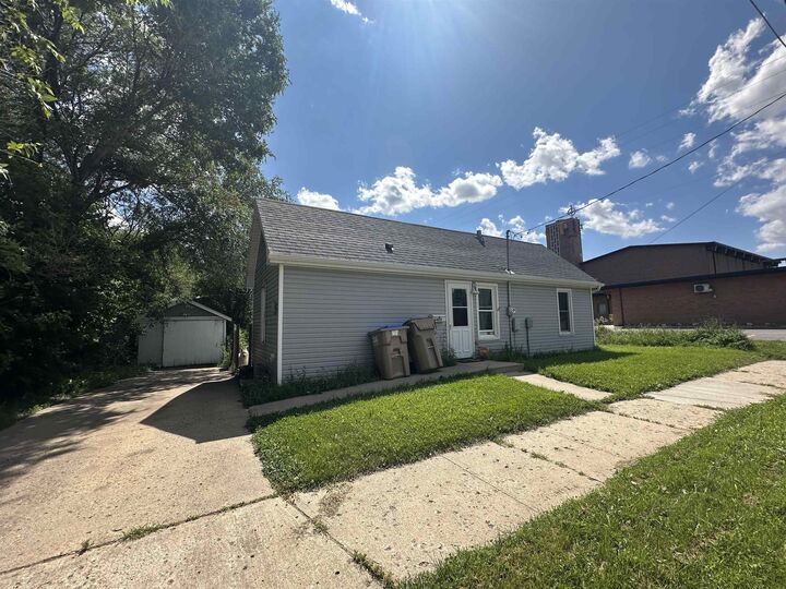 Property Photo:  400 NE 10th Ave.  ND 58703 