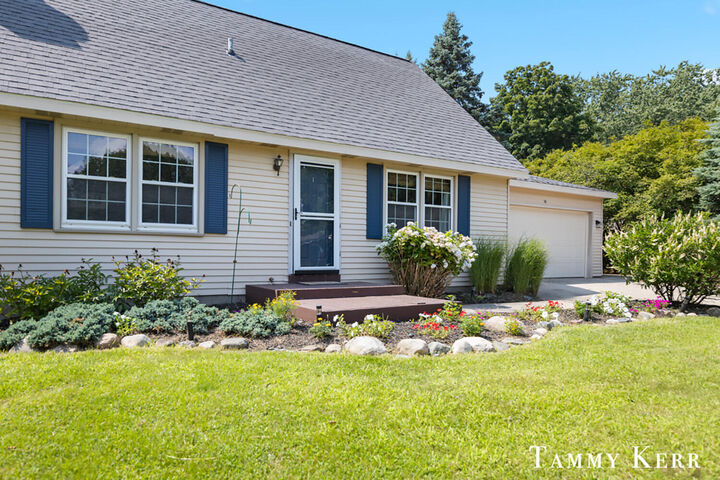 Property Photo: 98 Algonquin Avenue MI 49424