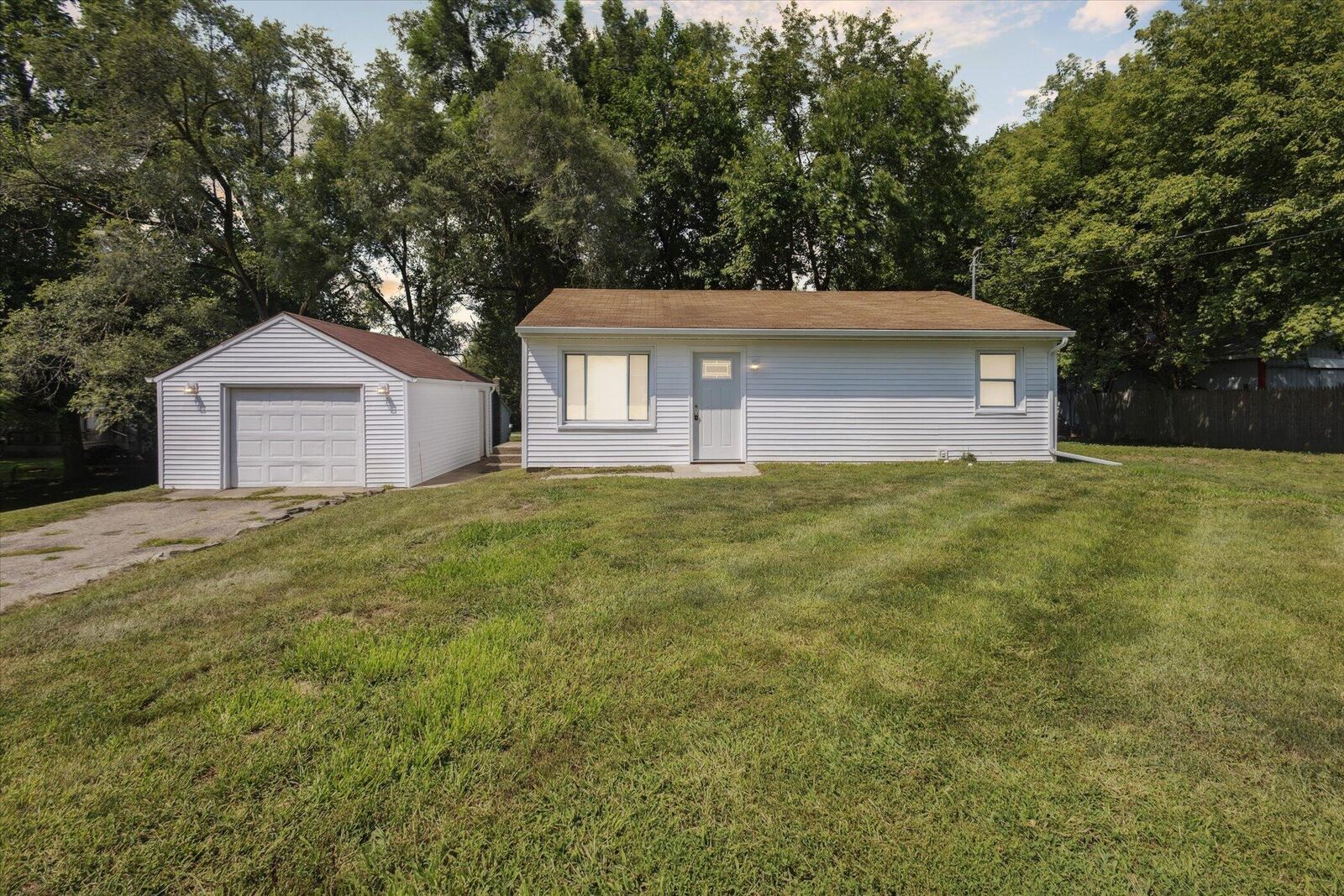 Property Photo: 906 Floyd Avenue MI 49203