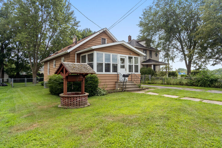 Property Photo:  1513 Daniel Road  MI 49202 