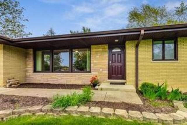 6027 S Lincoln Avenue  Lisle IL 60532 photo
