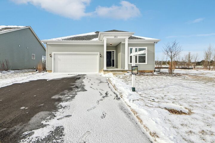 Property Photo:  353 N Aspen Drive  IL 60112 