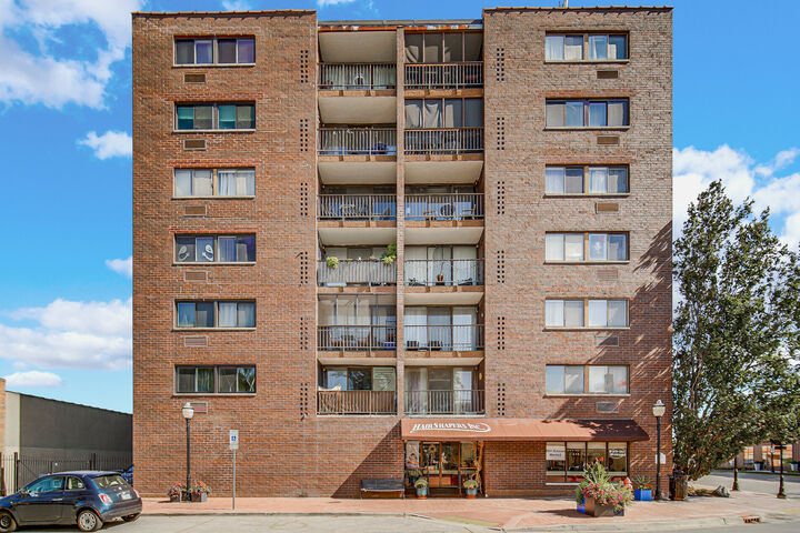 Property Photo: 11 W Green Street 606 IL 60106