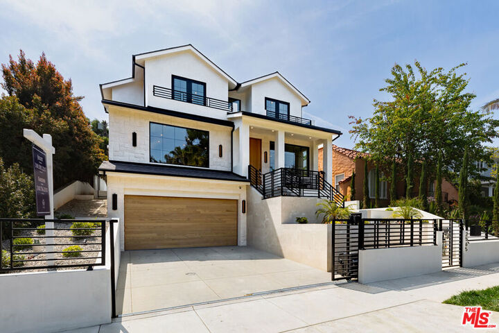 Property Photo:  2565 Patricia Avenue  CA 90064 