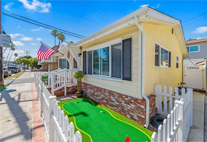 Property Photo:  715 Olive Avenue  CA 92648 