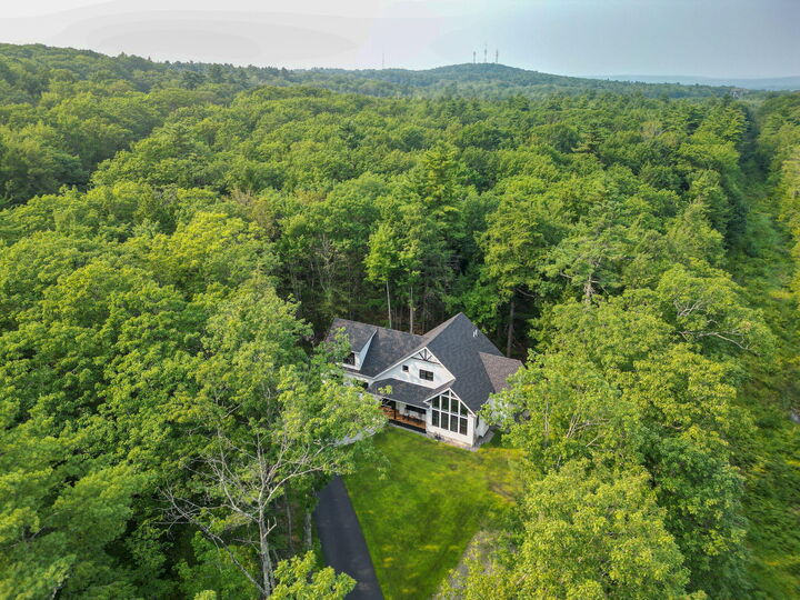 Property Photo:  4 Red Oak Drive  ME 04105 