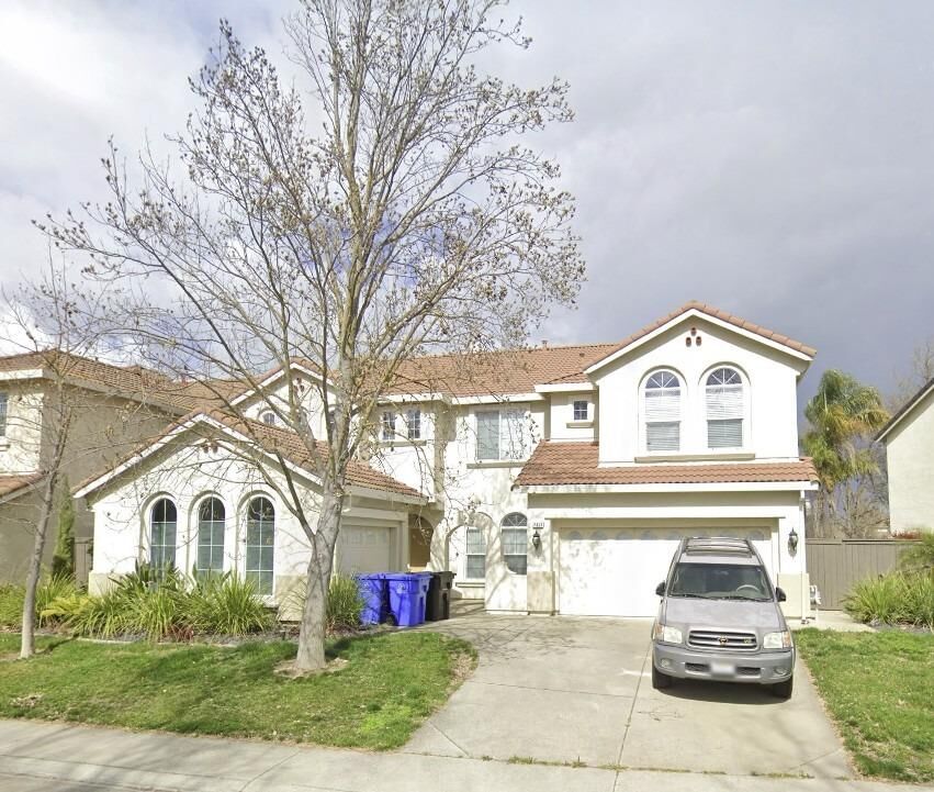 Property Photo: 2413 McKeon Way CA 95757