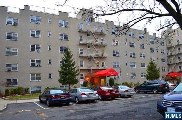 Property Photo:  2205 N Central Road 3A  NJ 07024 