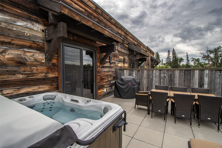 Property Photo: 214 E 2nd Street 302 MT 59937