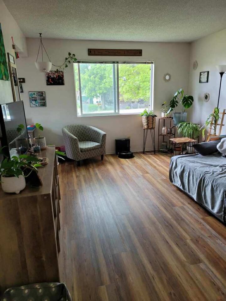Property Photo:  2301 + 2301 1/2 Dixon Avenue  MT 59801 