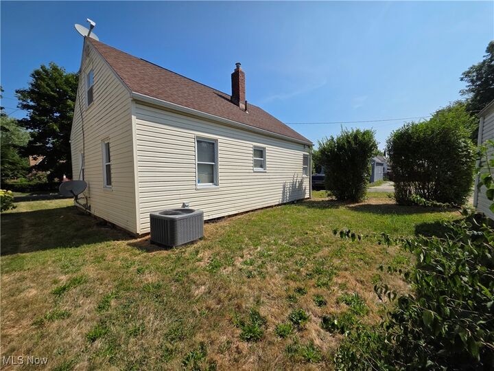 Property Photo: 912 E Archwood Avenue OH 44306