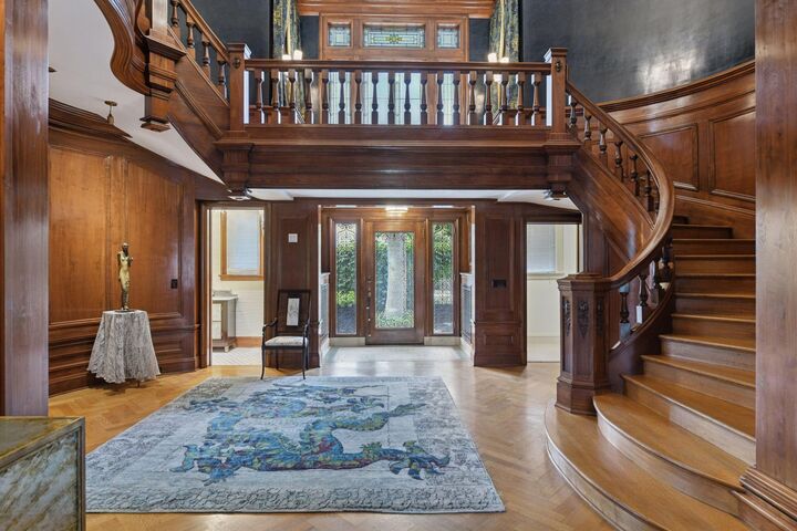 Property Photo: 2218 Lake Of The Isles Parkway W MN 55405