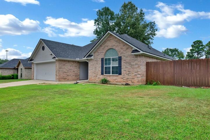 Property Photo: 621 Alex Way LA 71037