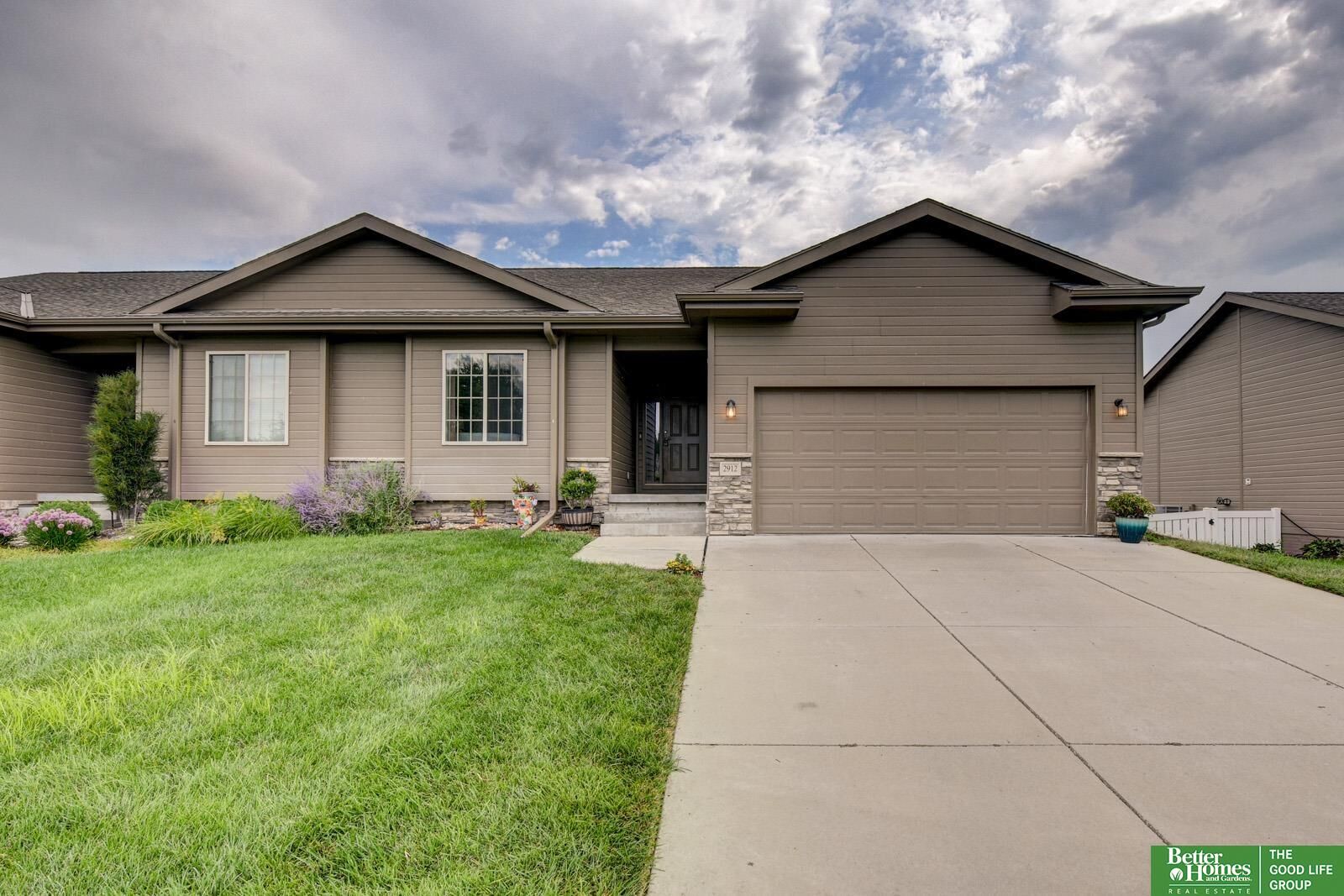 Property Photo: 2912 Lakeside Drive NE 68048