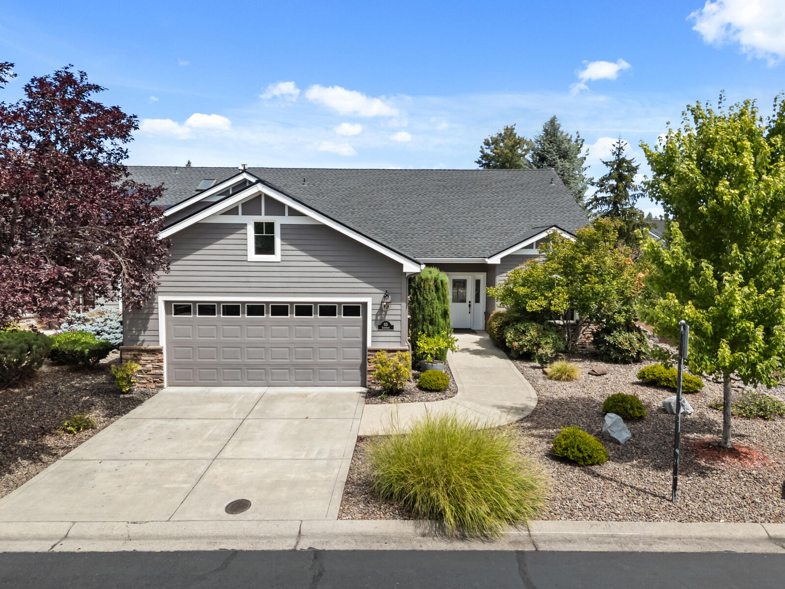 Property Photo:  115 Sandridge Way  OR 97524 