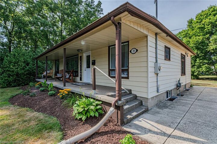 Photo de la propriété: 35 Wade Avenue ON N3T 1W9