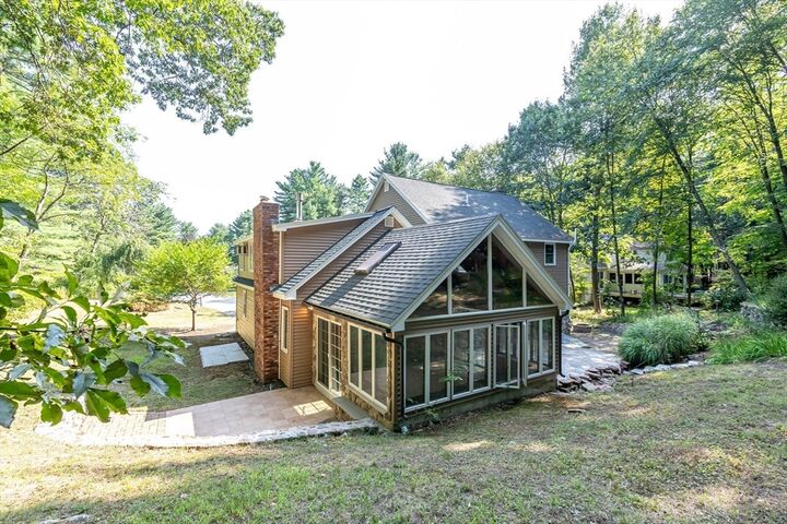 Property Photo:  22 Old Coach Rd  NH 03051 