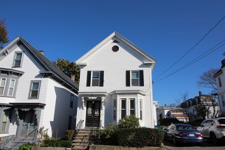 Property Photo: 90 Mount Vernon 2F MA 01852