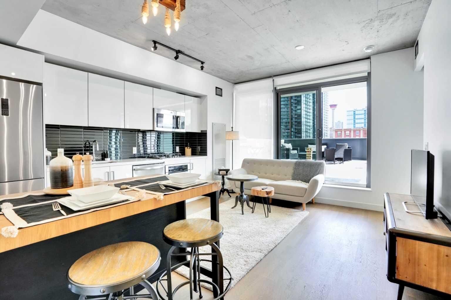 Property Photo: 1010 6 Street SW 206 AB T2R 1B4