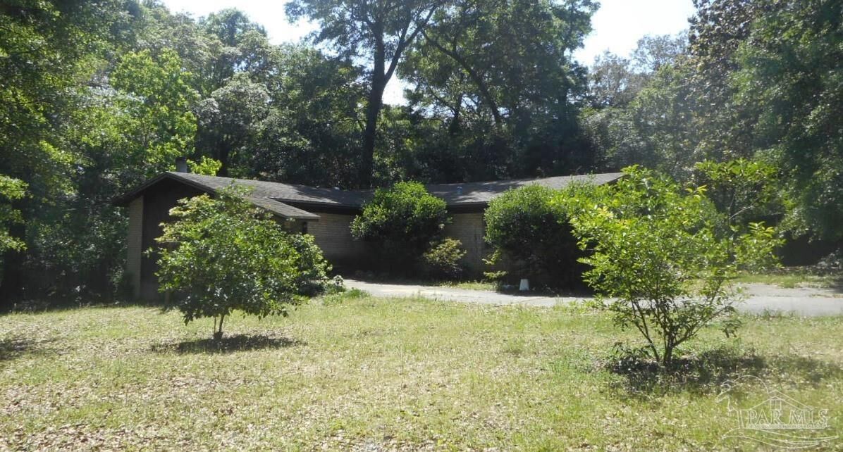 Property Photo: 3807 Idlewood Dr FL 32505