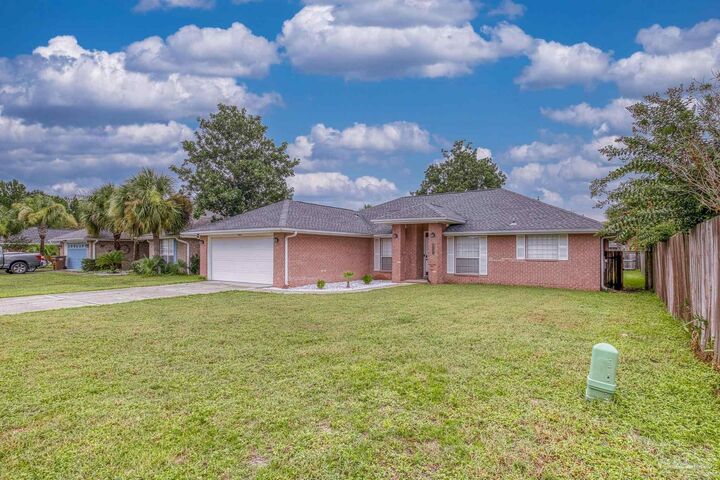 Property Photo: 9568 Dynasty Ln FL 32566