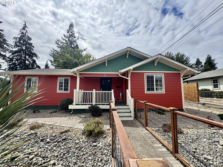 Property Photo:  869 N Collier St  OR 97423 