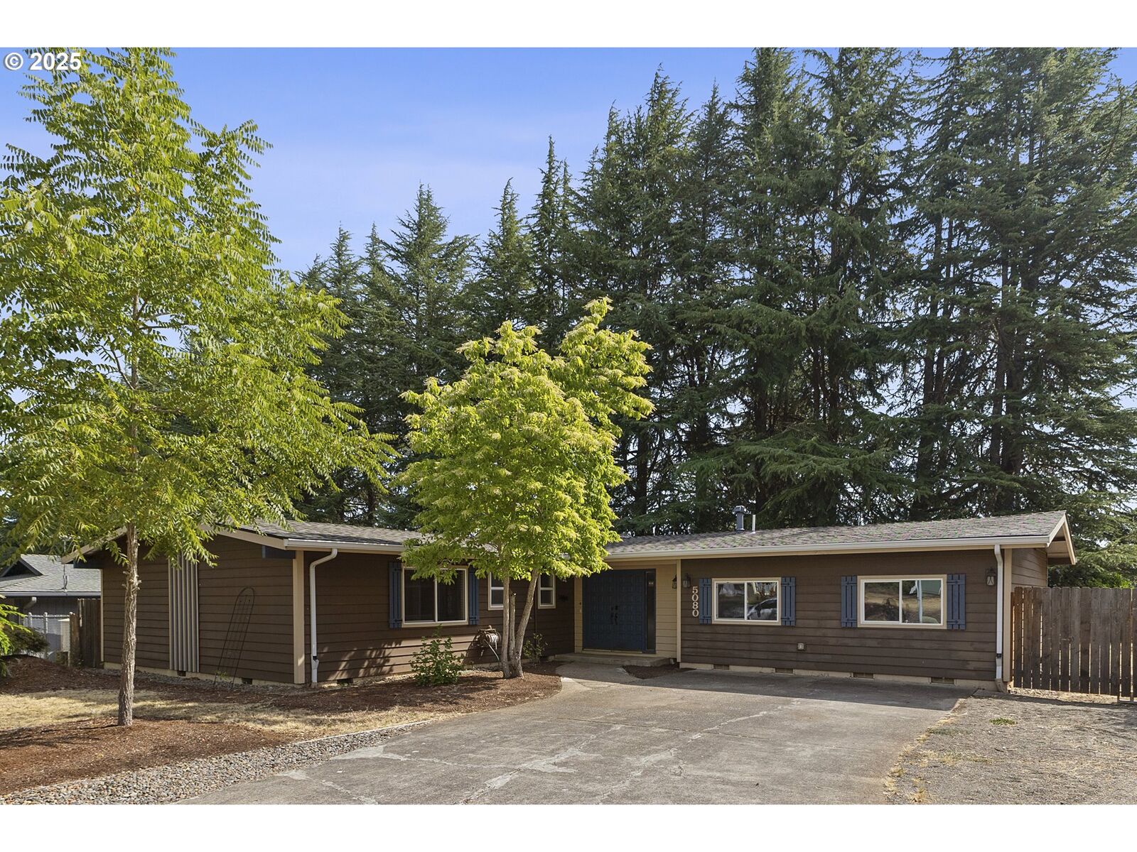 Property Photo: 5080 10th Pl OR 97306