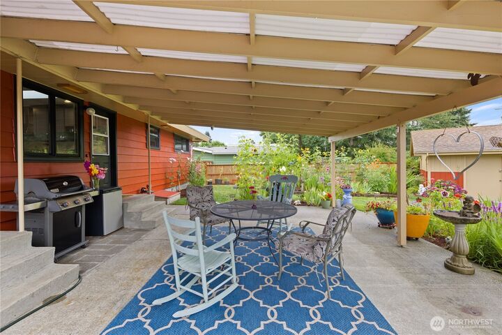 Property Photo:  813  Jefferson Avenue NE  WA 98056 