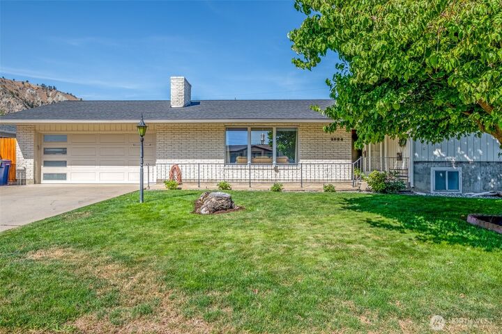 Property Photo:  1024  Glenwood Avenue  WA 98801 
