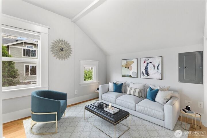 Property Photo:  1735  24th Avenue B  WA 98122 