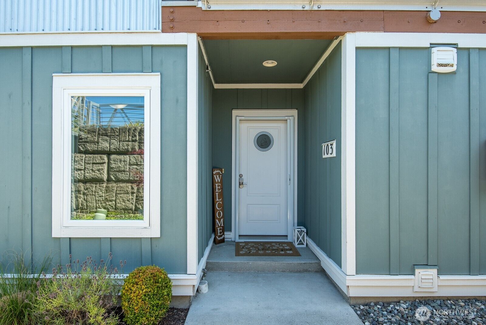 Property Photo:  3706  Portage Lane 103  WA 98221 