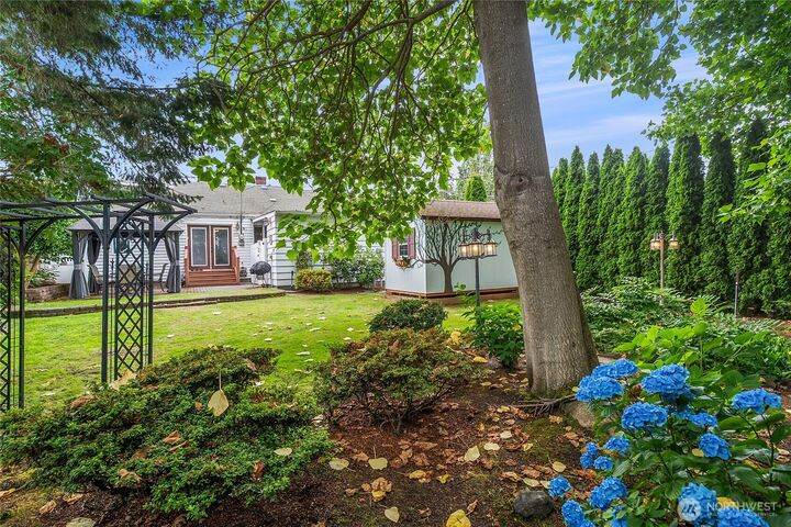 2658  35th Avenue W  Seattle WA 98199 photo