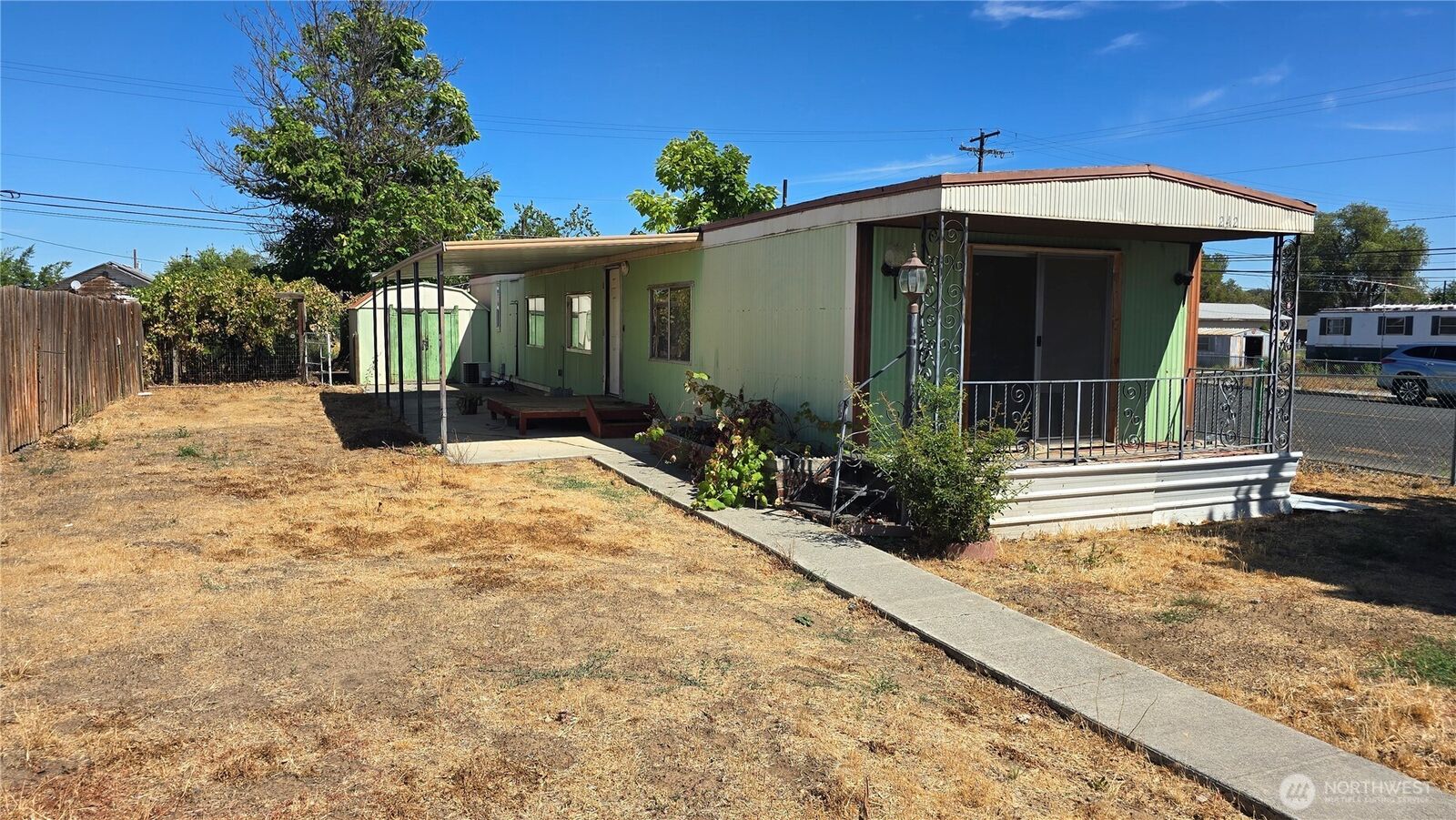 Property Photo:  242 SE 5th Avenue  WA 98851 
