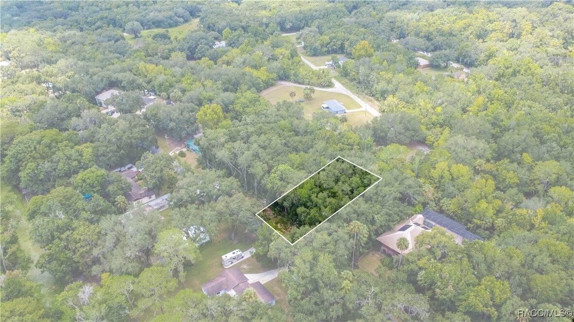 Property Photo: 402 N Robin Hood Road FL 34450