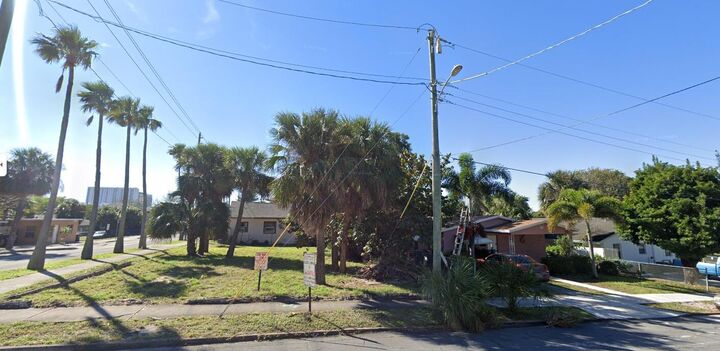 Property Photo:  800 7th Street  FL 33401 