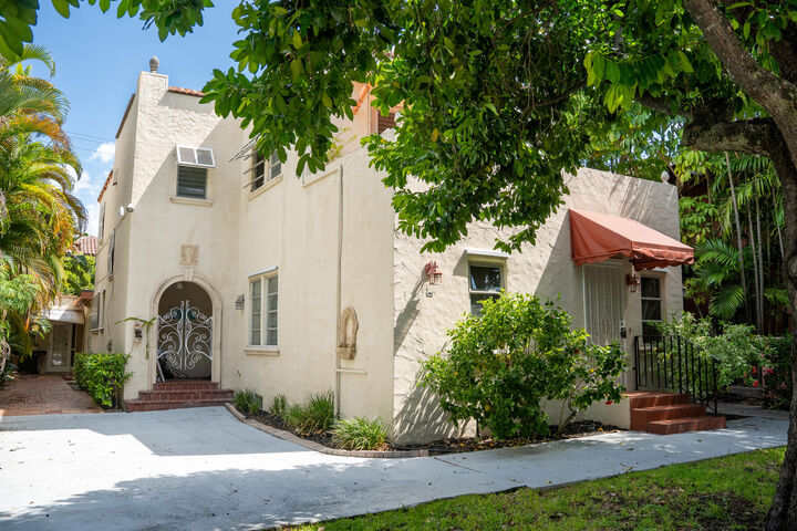 Property Photo:  219 Seminole Avenue  FL 33480 