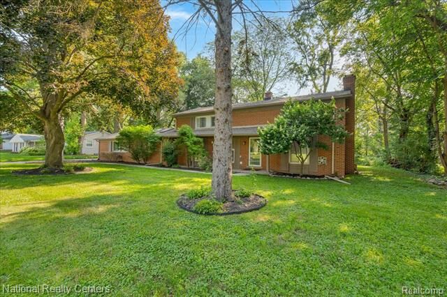Property Photo: 29998 Beacontree Street MI 48331