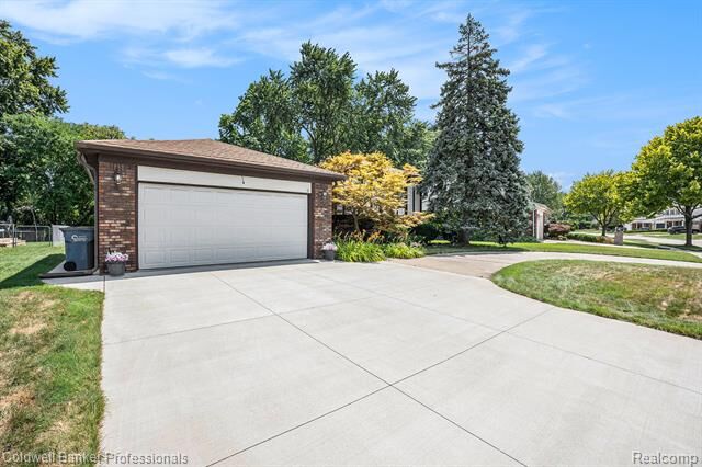 Property Photo: 30776 Marrocco Drive MI 48088
