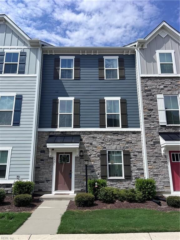Property Photo: 1723 Defiance Dr VA 23323