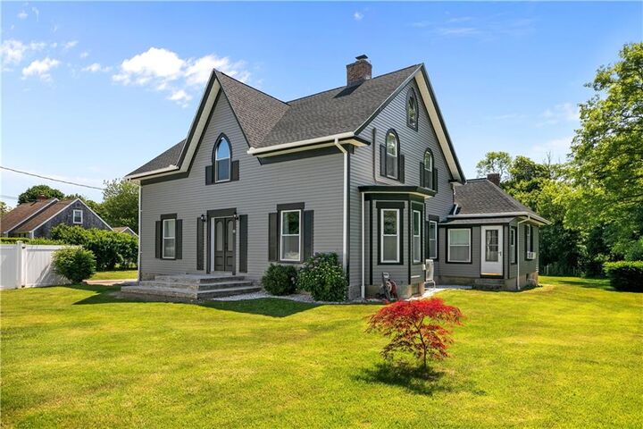 93 East Main Road  Portsmouth RI 02871 photo
