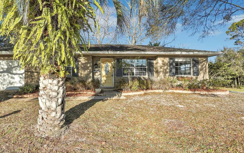 Property Photo: 716 Medina Ct FL 32086