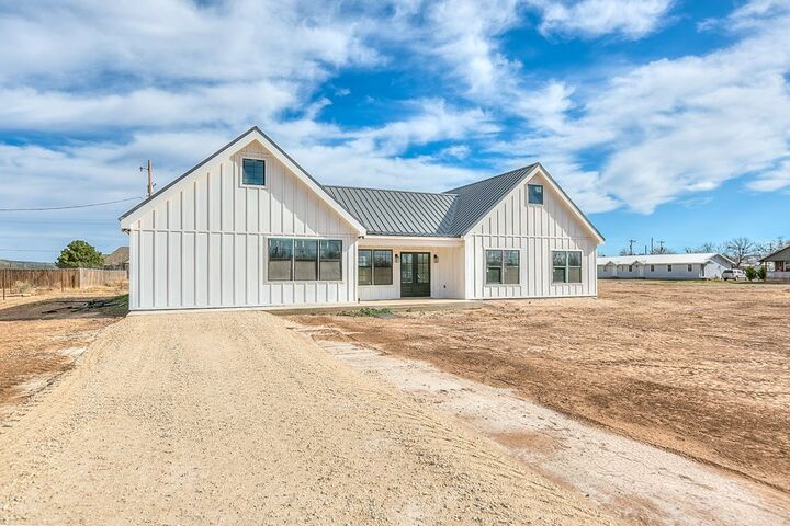 Property Photo: 1300 6th St TX 76951