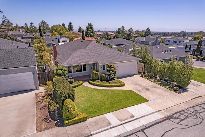 Property Photo: 525 Colgate Way CA 94402
